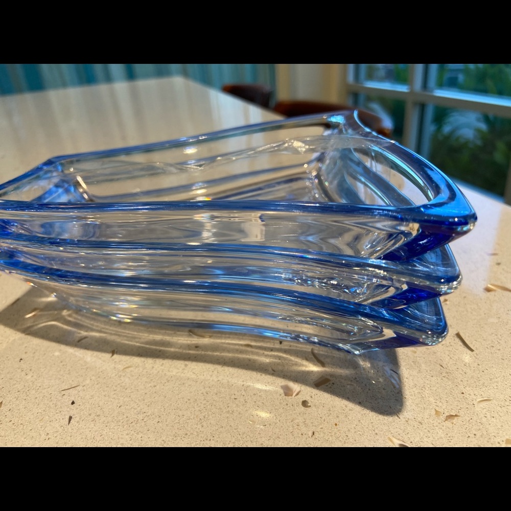 Blue decent plates